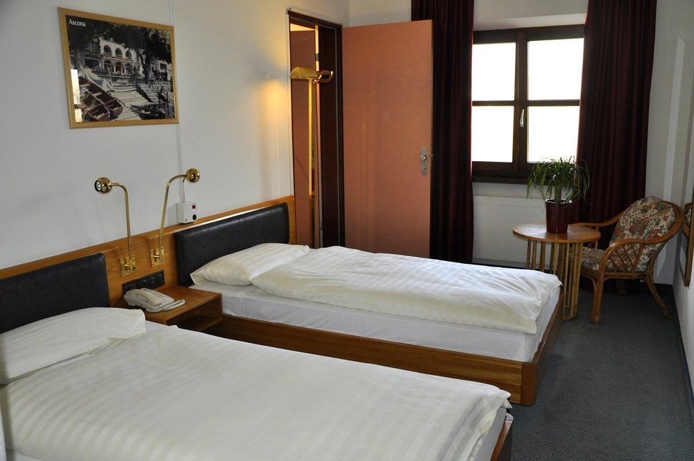 Hotel Bellinzona Sud Swiss Quality Монте-Карассо Экстерьер фото
